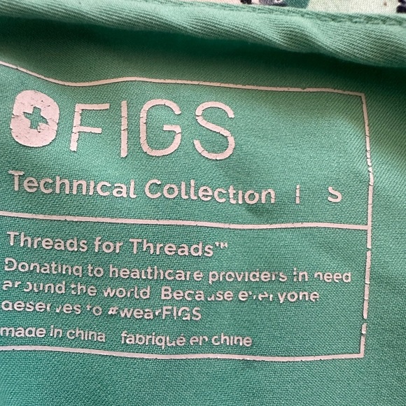 FIGS Surgical Green Slim Casma Scrub Top - Picture 3 of 6